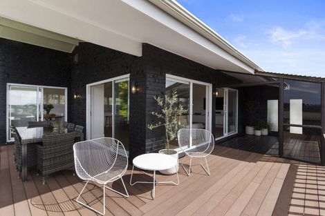 Photo of property in 3 Francis Avenue, Stanmore Bay, Whangaparaoa, 0932