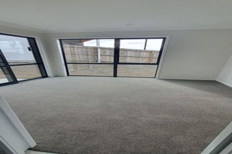 Photo of property in 33 Red Hills Road, Massey, Auckland, 0614