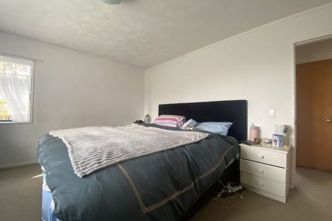 Photo of property in 39a Horokiwi Road West, Newlands, Wellington, 6037