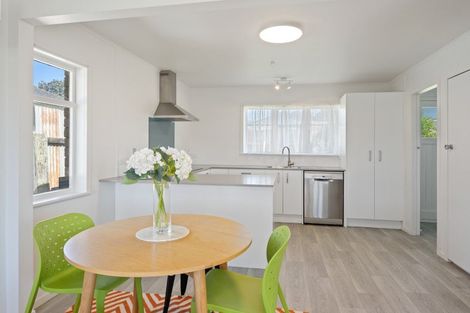 Photo of property in 4 Colenso Place, Otaki Beach, Otaki, 5512