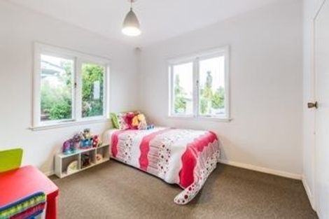 Photo of property in 165 Edmonton Road, Te Atatu South, Auckland, 0610