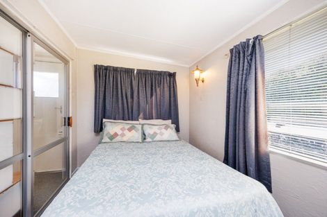 Photo of property in 12 Beach Street, Tangimoana, 4822