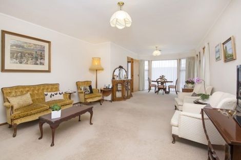 Photo of property in 2/3 Benygloe Place, Highland Park, Auckland, 2010