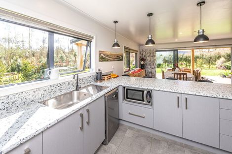 Photo of property in 394 Kaiwhaiki Road, Kaiwhaiki, Whanganui, 4575