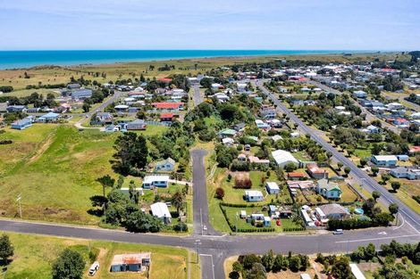 Photo of property in 15 Norfolk Street, Patea, 4520