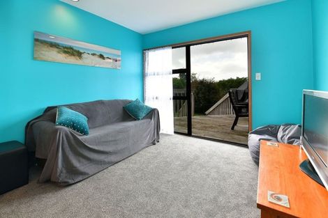 Photo of property in 70 Waiora Road, Stanmore Bay, Whangaparaoa, 0932