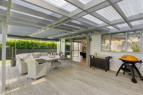 Photo of property in 13 Eastview Crescent, Stanmore Bay, Whangaparaoa, 0932