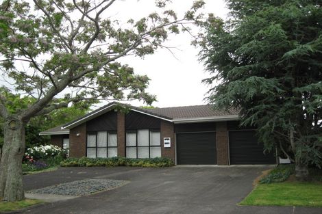 Photo of property in 2 Donzella Place, Conifer Grove, Takanini, 2112