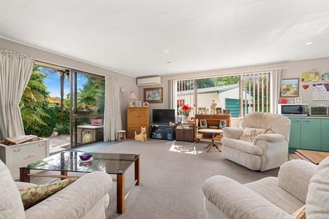 Photo of property in 2b Wyndham Road, Hannahs Bay, Rotorua, 3010