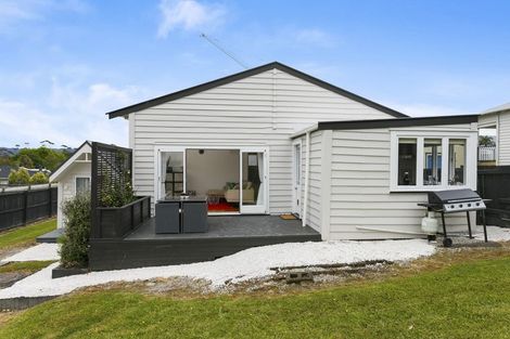 Photo of property in 4 Bowers Road, Glen Eden, Auckland, 0602