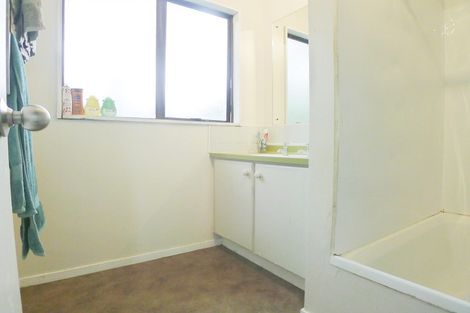 Photo of property in 1/23 Flaunty Place, West Harbour, Auckland, 0618