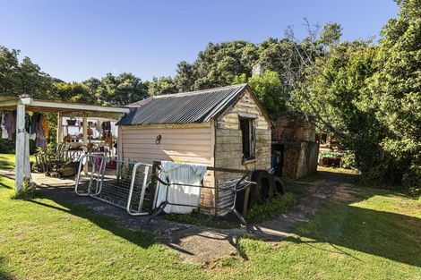 Photo of property in 6 Rangi Street, Mokau, 4376