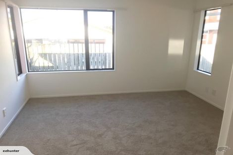 Photo of property in 6 Ashton Fitchett Drive, Brooklyn, Wellington, 6021