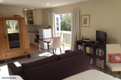 Photo of property in 2 Severn Street, Island Bay, Wellington, 6023