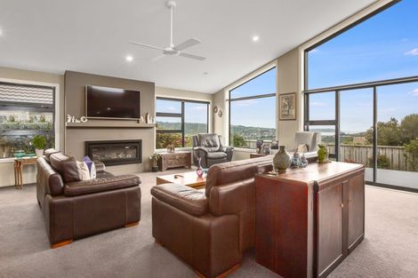 Photo of property in 9 Greenstone Place, Aotea, Porirua, 5024