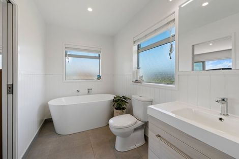 Photo of property in 76 Huka Heights Drive, Rangatira Park, Taupo, 3330