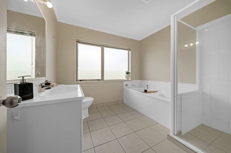 Photo of property in 6 Luna Place, Henderson, Auckland, 0612
