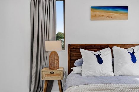 Photo of property in 9 Pohutukawa Drive, Opunake, 4616