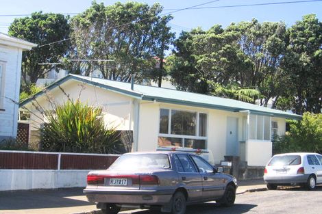 Photo of property in 23 West Road, Northland, Wellington, 6012