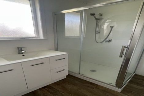 Photo of property in 20 Trojan Crescent, New Lynn, Auckland, 0600