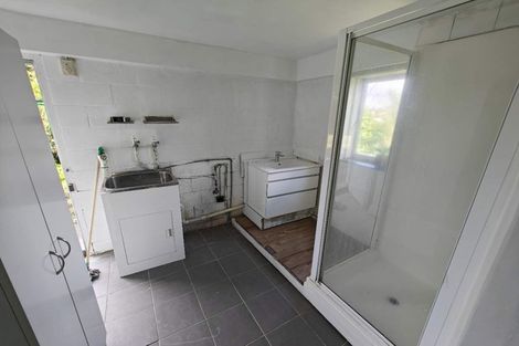 Photo of property in 33 Howard Road, Northcote, Auckland, 0627