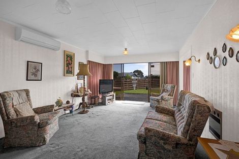 Photo of property in 15 Green Lane, Hawera, 4610