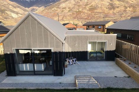 Photo of property in 7 Huxley Place, Lake Hayes, Queenstown, 9304
