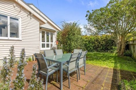Photo of property in 298 East Coast Road, Forrest Hill, Auckland, 0620