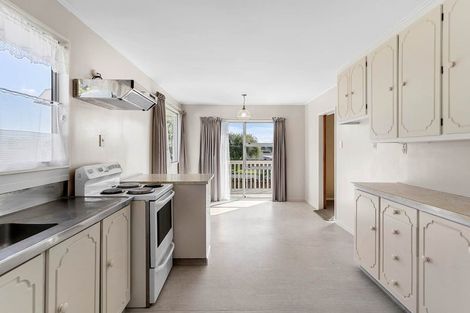 Photo of property in 110 Aviemore Drive, Highland Park, Auckland, 2010