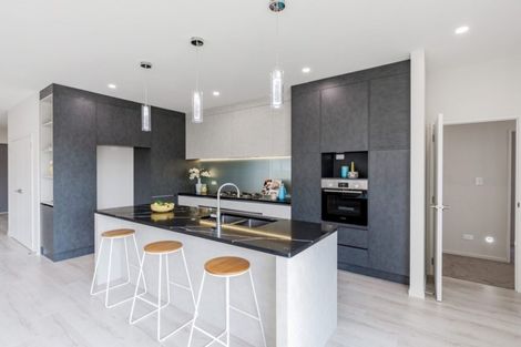 Photo of property in 11 Ropere Street, Kumeu, 0810