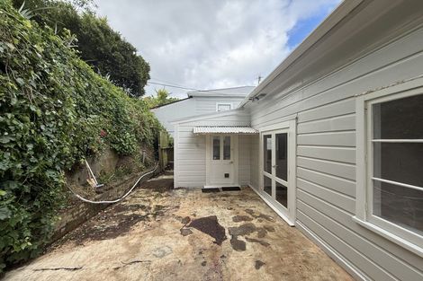 Photo of property in 20 Northland Road, Northland, Wellington, 6012
