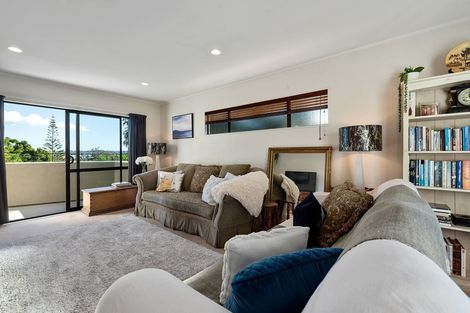 Photo of property in 2/222 Forrest Hill Road, Forrest Hill, Auckland, 0620