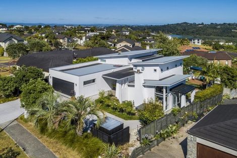 Photo of property in 13 Kittiwake Drive, Schnapper Rock, Auckland, 0632