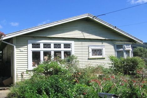 Photo of property in 11 Woburn Road, Northland, Wellington, 6012