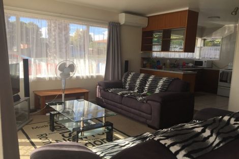 Photo of property in 1/114 Te Atatu Road, Te Atatu South, Auckland, 0610