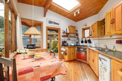 Photo of property in 24 Selwyn Road, Lyttelton, 8082