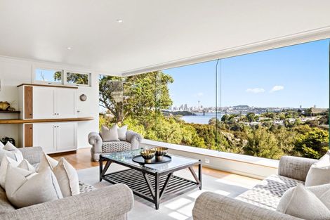 Photo of property in 30 Fairfax Avenue, Northcote, Auckland, 0627