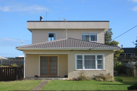 Photo of property in 8 Shortt Street, Foxton Beach, Foxton, 4815