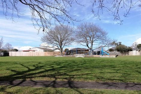 Photo of property in 12 Hazelmay Place, Bucklands Beach, Auckland, 2014