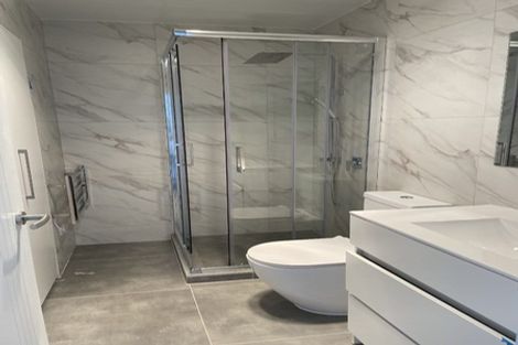 Photo of property in 32 Karoro Road, One Tree Point, 0118