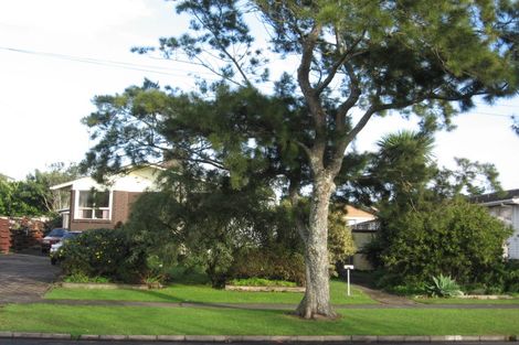 Photo of property in 29 Gossamer Drive, Pakuranga Heights, Auckland, 2010