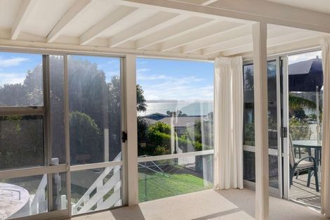 Photo of property in 8 De Luen Avenue, Tindalls Beach, Whangaparaoa, 0930