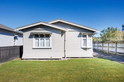 Photo of property in 1/4 Oxford Street, Hokowhitu, Palmerston North, 4410