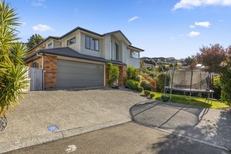 Photo of property in 5 Mcewen Crescent, Riverstone Terraces, Upper Hutt, 5018