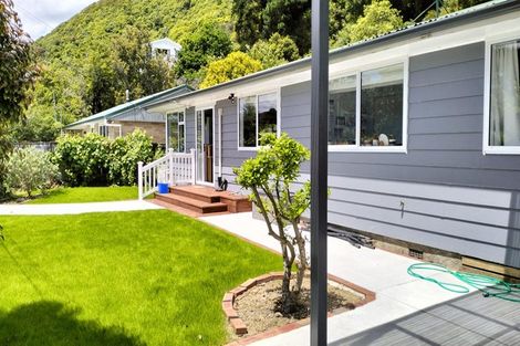 Photo of property in 562 Main Road North, Timberlea, Upper Hutt, 5018