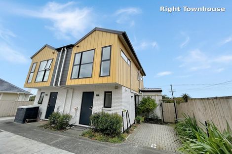 Photo of property in 2/28 Vodanovich Road, Te Atatu South, Auckland, 0610