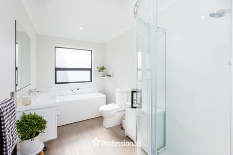 Photo of property in 5 Nikau Lane, Timberlea, Upper Hutt, 5018