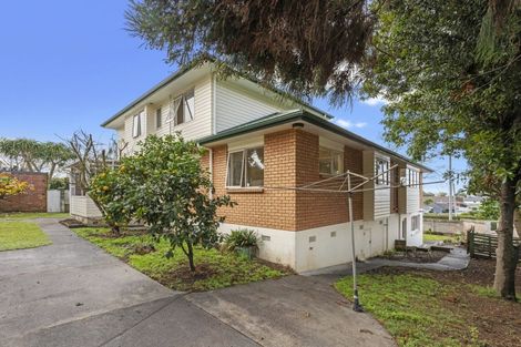 Photo of property in 14 Woodward Avenue, Mangere Bridge, Auckland, 2022
