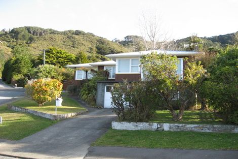 Photo of property in 10 Reid Road, Wainuiomata, Lower Hutt, 5014