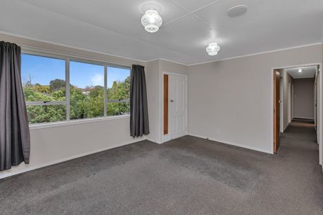 Photo of property in 10 Gannet Place, One Tree Point, 0118